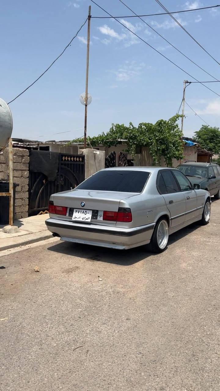 Bmw525
كئر تؤماتيك مؤديل1993
سياره بئ دعم و ليدرانه عام به خه بؤ جواني   جوار تايه ويل لؤك كاره باي به شه رت ته قه و رقه به شرت كئر و مكينه به شه رت اولياته يعني به ناو ناكريت سحري 32 مجال شوين ئاكرئ
***********☎️ أربيل, العراق
