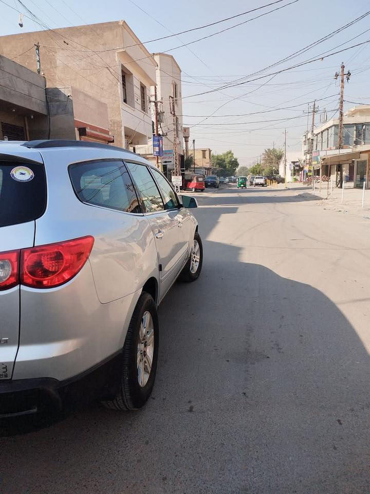 السلام عليكم....شوفرليت ترافرس موديل 2009..
رقم بغداد سيارة بدون اي نقص نظافة كاملة...
كير ومحرك وكهرباء مع الصدر حالة جيدة جدا.
تبريد 3 قطع.
كشنات كهربائية جلد وبيها تدفئة
السيارة باسمي تحويل ثاني يوم.
85$...بيها مجال بالسعر.
العنوان...  بغداد  الدورة حي آسيا.
للاستفسار الاتصال ***********
