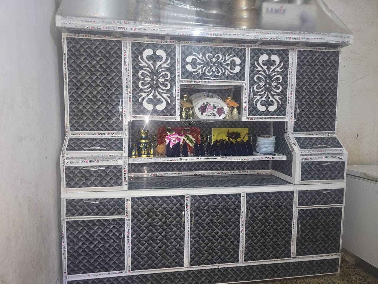 سلام عليكم غراض مال بيت مستعمله قليل 
كنتور ابو السته ملحق تفصال صالي 20يوم من فصلتهه 
تخم ديوان 10قطع 
كاونتر والسنك 
بلازمه حجم 60بعدهه حته ما مشغلينهه 
اوفن مال معجنات بل كارتون ما مستخدم 
مكاني ميسان قضاء المجر الكبير 
خاص لو تخابر وبيك خير وتدلل 
***********
