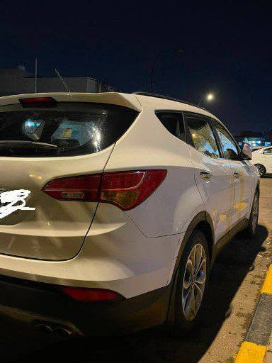 السلام عليكم 
سيارة سنتافي 2013 
فول ما عدا البصمة والفتحة
بيها 3 قطع صبغ بدون دواخل
مكينة 2400 
السيارة بس الگازگيت مأشر 
الرقم نجف دولي وبأسمي 
السعر 117 وبيها مجال كلش قليل 
العنوان النجف علوة الفحل 
الرقم ***********
