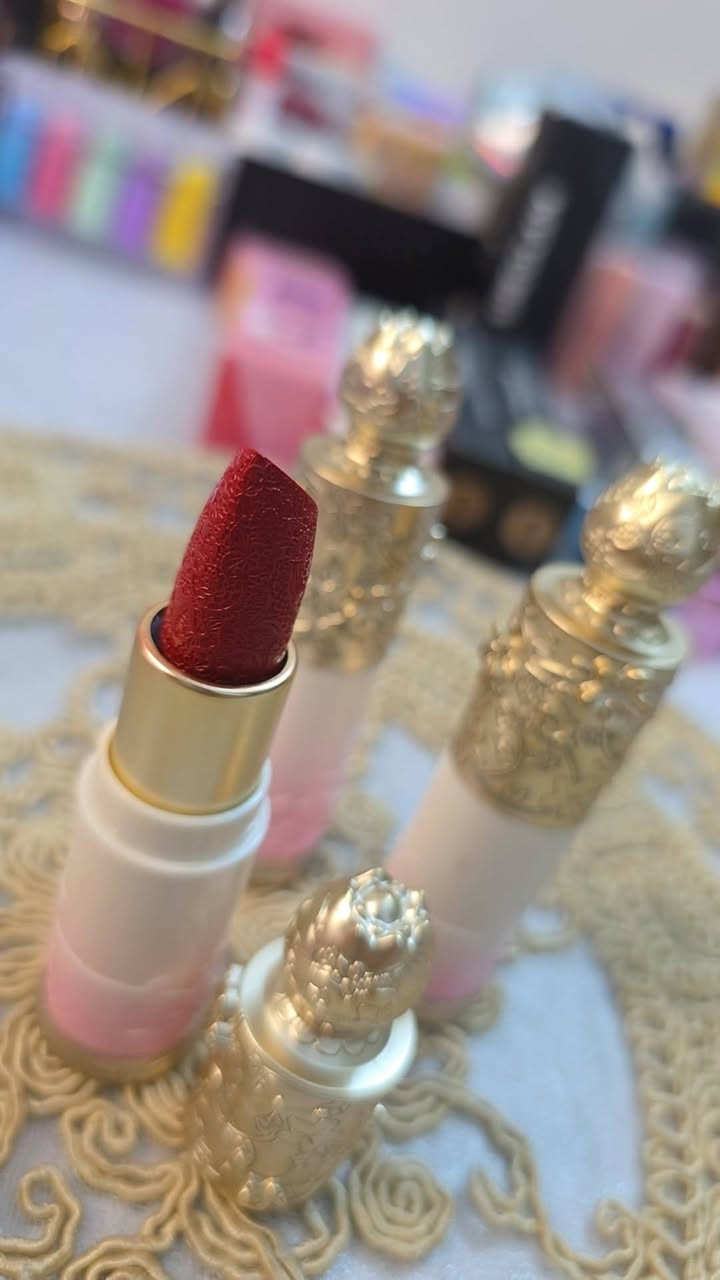 حمر كوالتي عالي مخملي خفيفه على الشفاه💋
+باليت طبقتين بلالوان خرافيه +باليتات حجم وسط 🌺🌺


**إذا كنت صاحب هذا الإعلان وتريد حذفه لأي سبب، رجاءا أرسل رسالة إلى الدعم الفني**