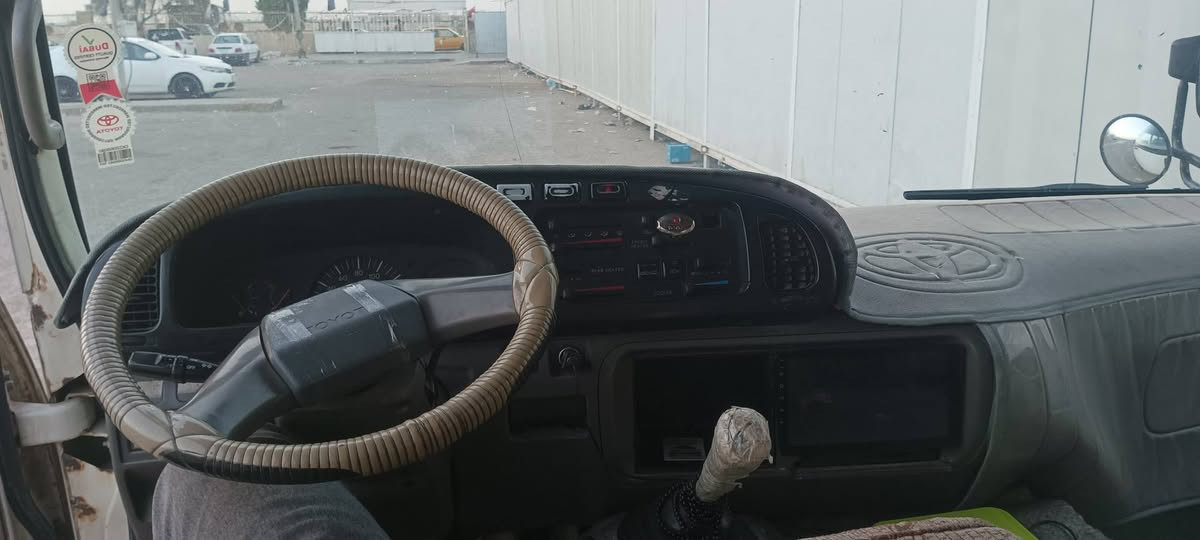 سلام عليكم كوستر 2004  السياره مكينه كير تبريد تخم تاير حداده كله جديد البدي بي رشات صبغ بالازرك السعر ب 185 وبيها مجال سنويه لل 26 مكاني البصره القبله***********
