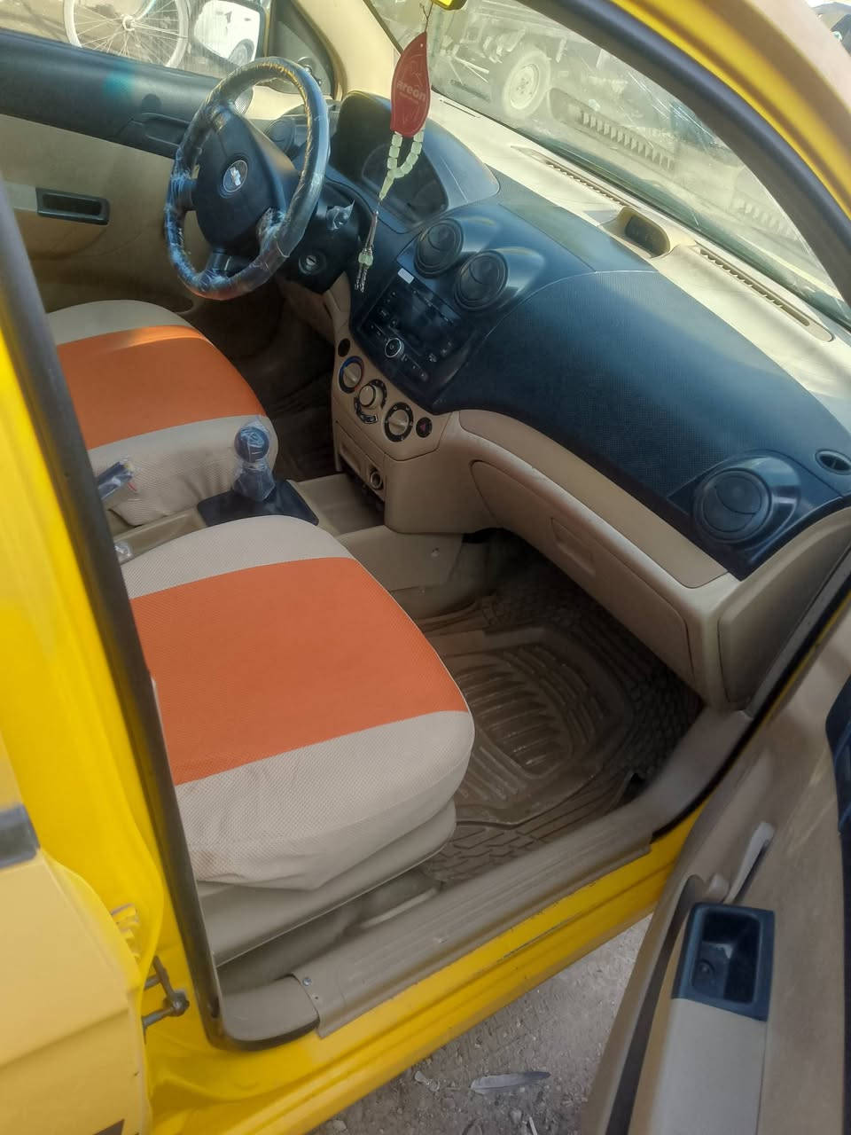 السلام عليكم افيو موديل 11 سيارة بية قطعتين كدام جوملغات تبديل بلا ضربة قوية شواصي كفالة باقي مكفول كير ومحرك كفالة حدادية زينة كهرابائيات مضبوطة تخم تاير جديد رقم قادسية بسمي  مشروع وطني مصفرة هيئة وغرامات مامتواجد عل فيس مكلف بنشر كير عادي مكان كوفة براكية نجف ***********
