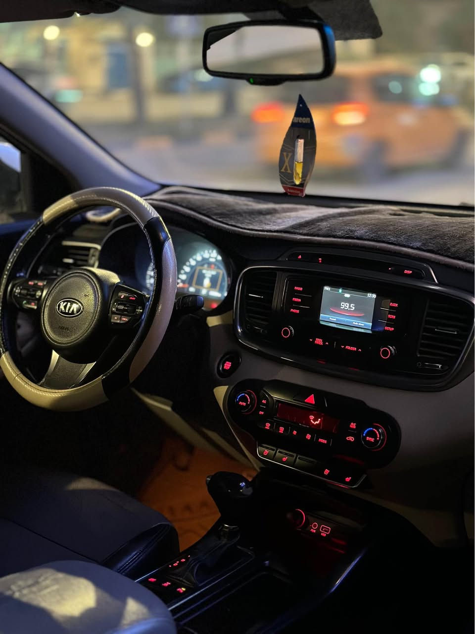 السلام عليكم سورنتو موديل ١٥ شكل ال١٦ رقم بغداد ٧راكب ٦سلندر بيها قبق جنطة مبدل والجاملغ الامامي جهة السايق صبغ ربعه فقط السيارة تدفئة كشنات تبريد خير من الله كشنات جلد مكاني حله 
*********** حلة, بابل
