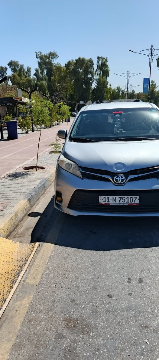 سلام عليكم 
توياتا سينا
موديل ٢٠
مواصفات  Le
حادث بل خارج جاملغ 
بل عراق  هلال خلفي صبغ بسسب شخوط
تايرات جديدة 
حداديا جديد 
محرك كير كفاله عام
رقم بغداد دولي ذ
هزا سنوي جديدة
سعرها190٠$ بيها مجال 
مكان سياره موصل
أي استفسار على ارقم تاليه
***********
***********
