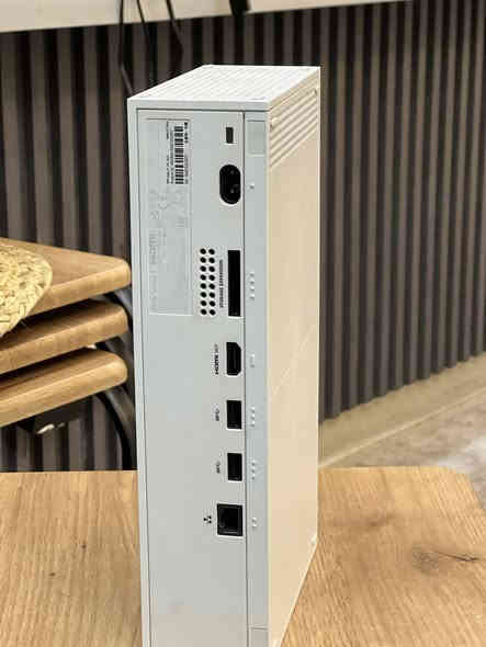 سلام عليكم 
سريس اس 512
لا مفتوح ولا مصلح ومستخدم قليل 
للبيع او مراوس ب بلي 5
وياه الكارتونه مالته 
السعر 330 وبي مجال قليل
مكاني بغداد مجمع بسماية 
وهاذه رقمي ***********
