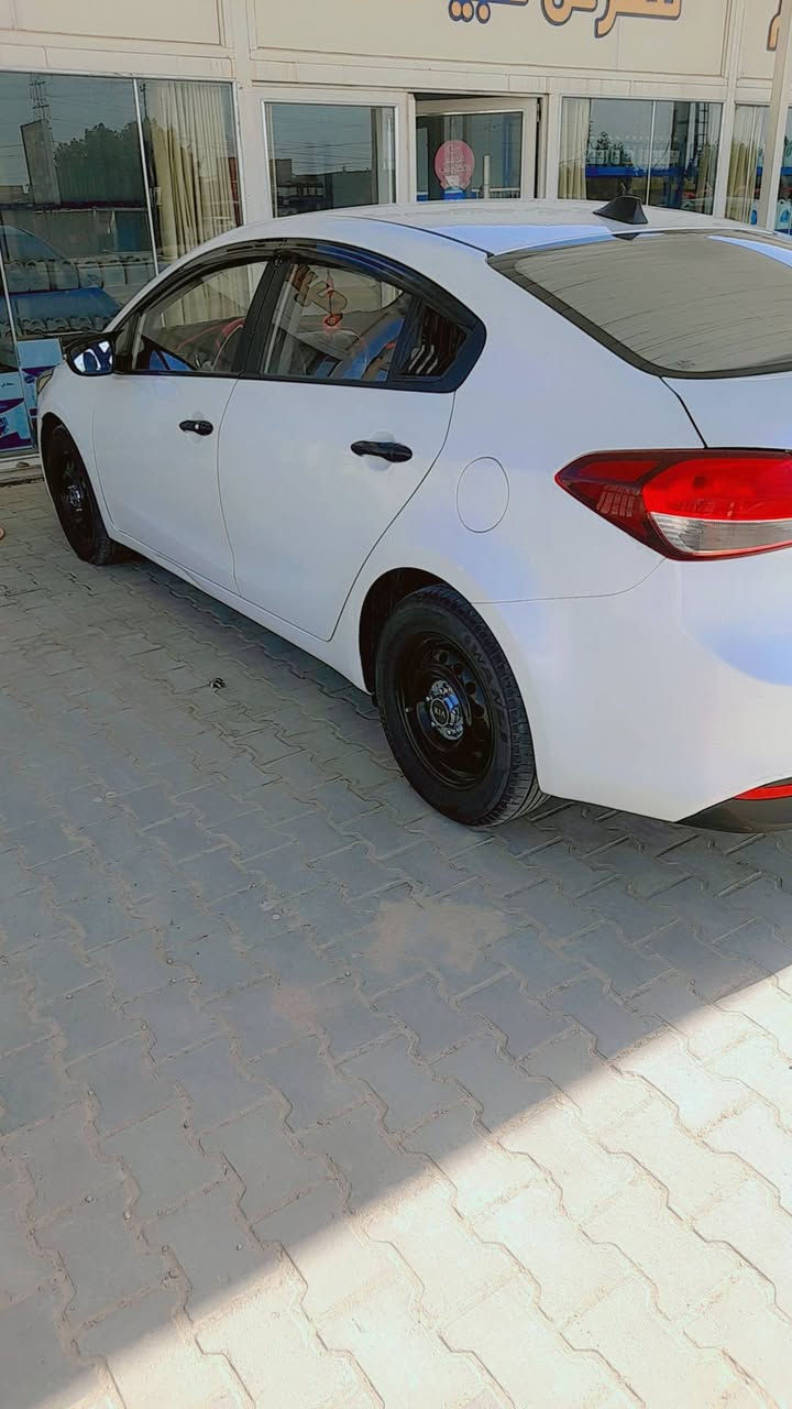 سلام عليكم سيراتو 2017 مكانه نجف
سياره احله من الصوره  تريد وكاله او تحويل 
السعر 128 وبيه مجال بسيط  بيه بارد مكانين بسيط 
شاشه  حساس خلفي 
عداد كروز مثبت سرعه  ماشيه 140 حقيقي شرط دك جرص 
كشنات جلد   تحكم ستيرن جهتين  
رقم  ***********  واتساب موجود
