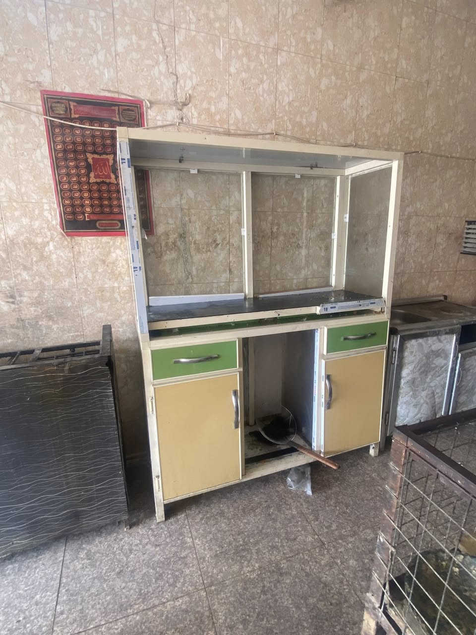 السلاام عليكم غراض كافتيره للبيع.  مجمده بلجيس. نضيفه بس عوزه غاز تشتغل تبريد فقط ماجمد  طباخ مطاعم 3 عين حديد ثقيل. جام خانه تسكام جديده  سنك. المنيوم 
الي يريدهن سوه 350 وبيهن مجال 
الناصريه شارع لاخلااص
***********
