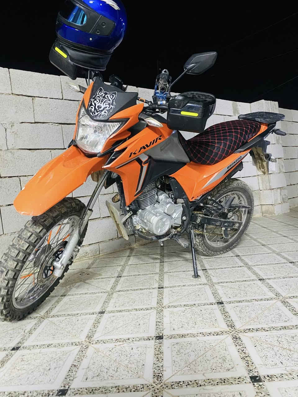 سلام عليكم قفاز للبيع موديل 2023نضيف فول مرقم كامل شرط التحويل الرقم اجنبي كامل ما ناقص  شي ككهربائيه نشاط فولل ملاحضه الماطور علك ولف مكينه مفتوحه غراض متوفره رجاء المو شراي لا يتصل ولا يعامل المكان تكريت قرب جسر تكريت السعر مليونين ٣٠٠وبي مجال اتصال عل رقم ***********
