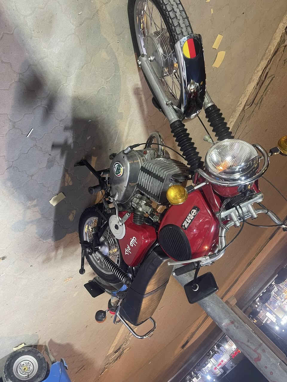 سلام عليكم جنايه دراجه 81  دراجه جديده بلاديه شاصي بدون لحيم تجي وتشوف بعينك مكينه جديده ستوها مشدوده سايس 5 بعدهي  ع سحك لبه وفلاون جدد كهربائيه كله جديد رقم وسنويه شرط التحويل مكاني بصره شط العرب سعر2250 وبيه مجال رقم ***********
