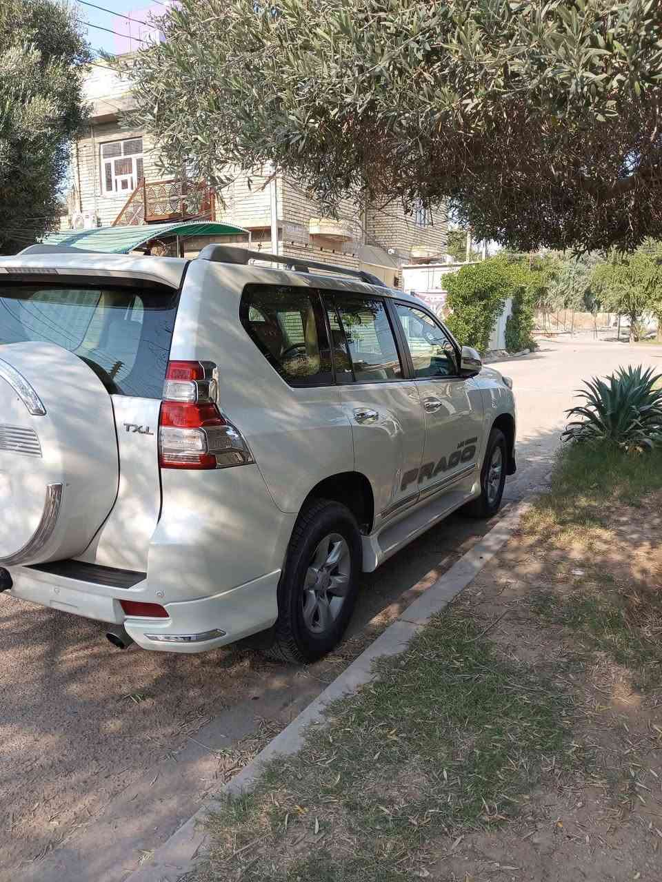 السلام عليكم
برادو 
موديل 2013
كويتي 
محرك 6 سلندر 
دبل تانكي  
رقم بغداد 

مواصفات 
فتحت سقف سلايد 
بصمه ابواب + بصمه تشغيل
كشن جلد 
اشاير بلمري المري شفط 
لد نهاري 
تبريد 3 قطع + تبريد شاشه 
حساس خلفي امامي 

السيارة مكفوله من الصبغ وتبديل وبارد 

شرط كير ومحرك مكفولات حدادية جديده تخم تأير جديد 

السيارة جديده        استخدام شخصي 

مكان السيارة بغداد الكرخ 

***********
