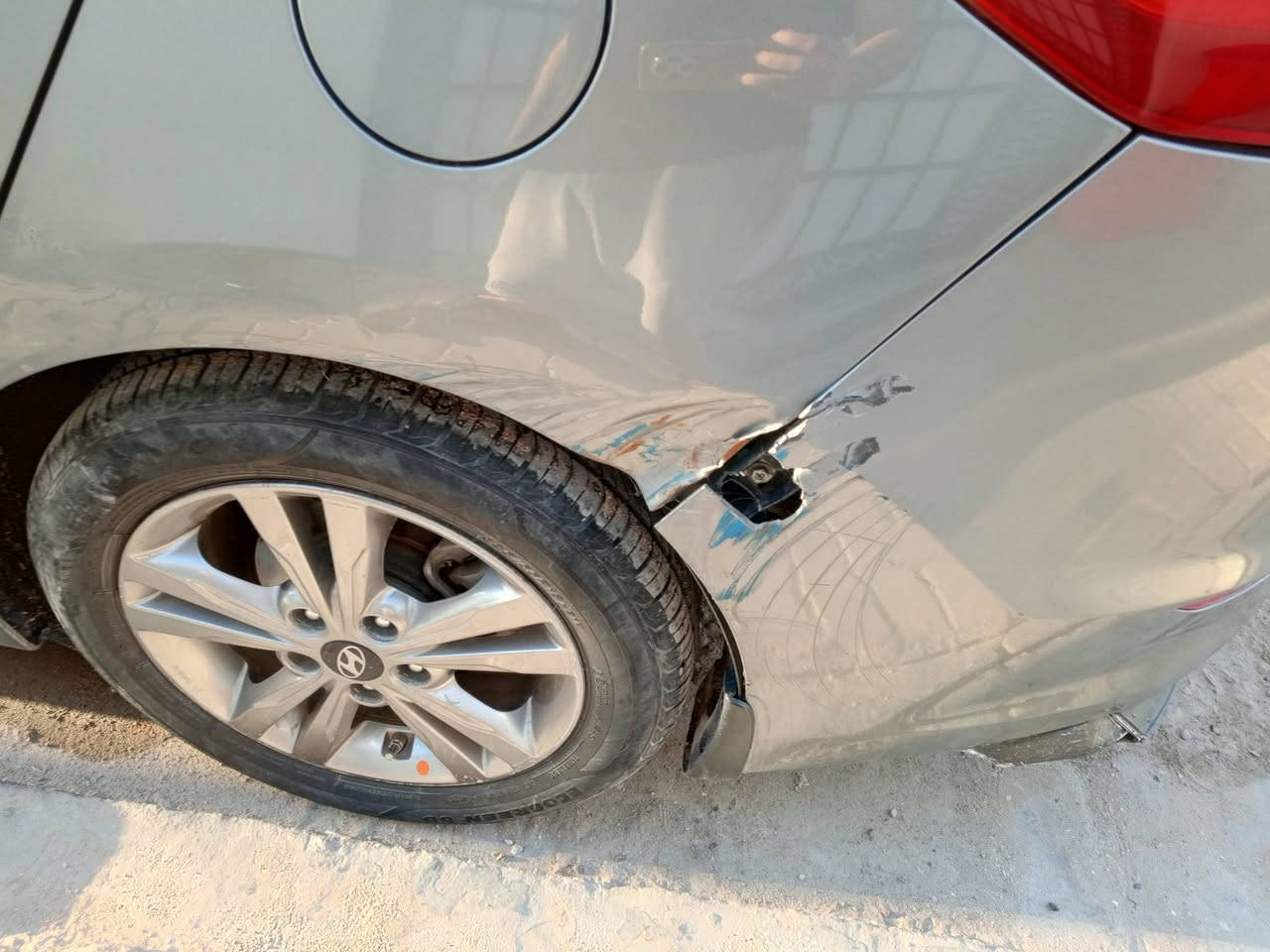 النترا خليجي ٢٠١٨ حادتها جاملغ الامامي وبيها صبغ بالتكمة كما موضح بالصور وضربة بالمدكر الخلفي باقيه على وضعها سياره استخدام شخصي سنويتها جديده بسمي 
سعرها 125
رقم الهاتف ***********
