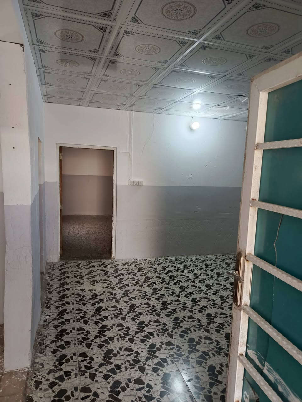 السلام عليكم بيت للايجار شارع المطار الجديد قرب اسواق فدك بي بغرفه وصاله مطبخ ومكشوفه. ***********
