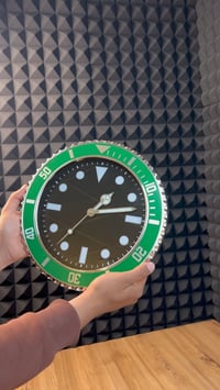 ساعة جدارية • تصميم دائري • توصيل بغداد