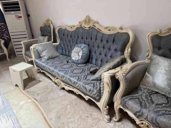 للبيع مستعمل نظيف جدا بغداد نفق الشرطه *********** عشر مقاعد السعر ٧٥٠ ألف
