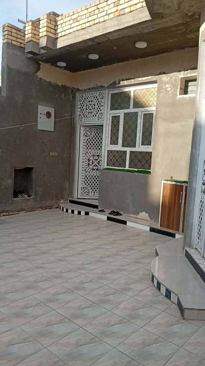 بيت للبيع طابو صرف مساحه 207م يتكون من غرفتين وصاله ومطبخ حار وبارد وصاله واستقبال كراج وصحيات داخليه وخارجيه بناء حديث صار سنه من كمل بناء طابق واحد والطابق الثاني جاهز البناء العنوان حي العسكري قرب الملعب السعر 325وبي مجال


**إذا كنت صاحب هذا الإعلان وتريد حذفه لأي سبب، رجاءا أرسل رسالة إلى الدعم الفني**