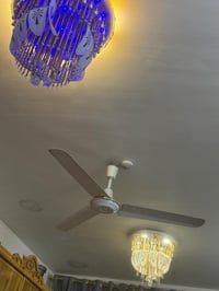 ثريات زوج للبيع مكان الأمين ثانيه سعر ثنينهم ٢٥ رقم 07728661055