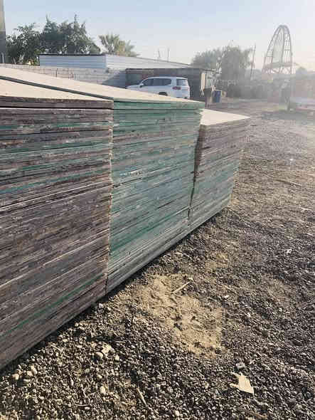 السلام عليكم بلايود شغله وحده نضيف العدد 280 طبقه
سير3/3طول 3 متر العدد 11 مكعب 
بغداد جسر ديالى القديم 
***********
***********
