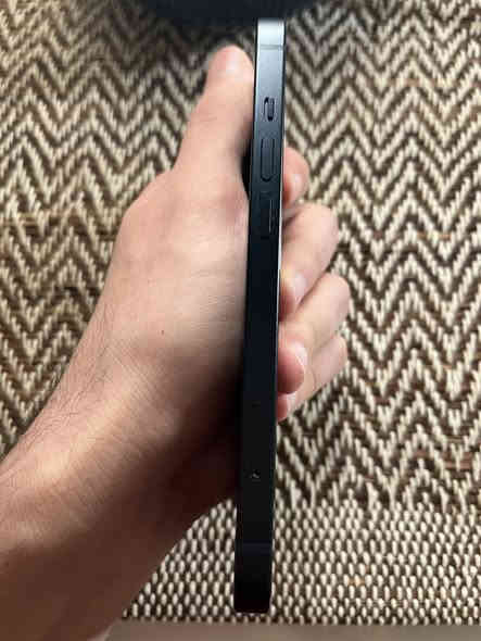 ايفون 13 عادي📱 
ذاكرة 128✅
 اللون اسود
البطارية 92٪🔋 
 بغداد المنصور📍
السعر 450 الف
***********
