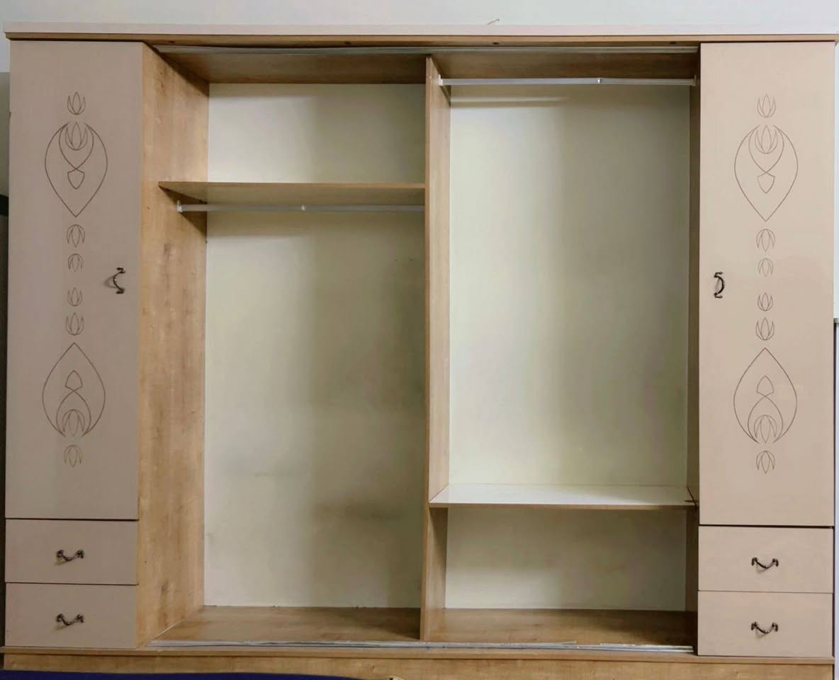 بيع غرفة تركية مستعمل 8 قطع وفيها غراض للصيانة
السعر:- 500 ألف وفيه مجال 
الموقع:- البلديات 
رقم الهاتف ***********
