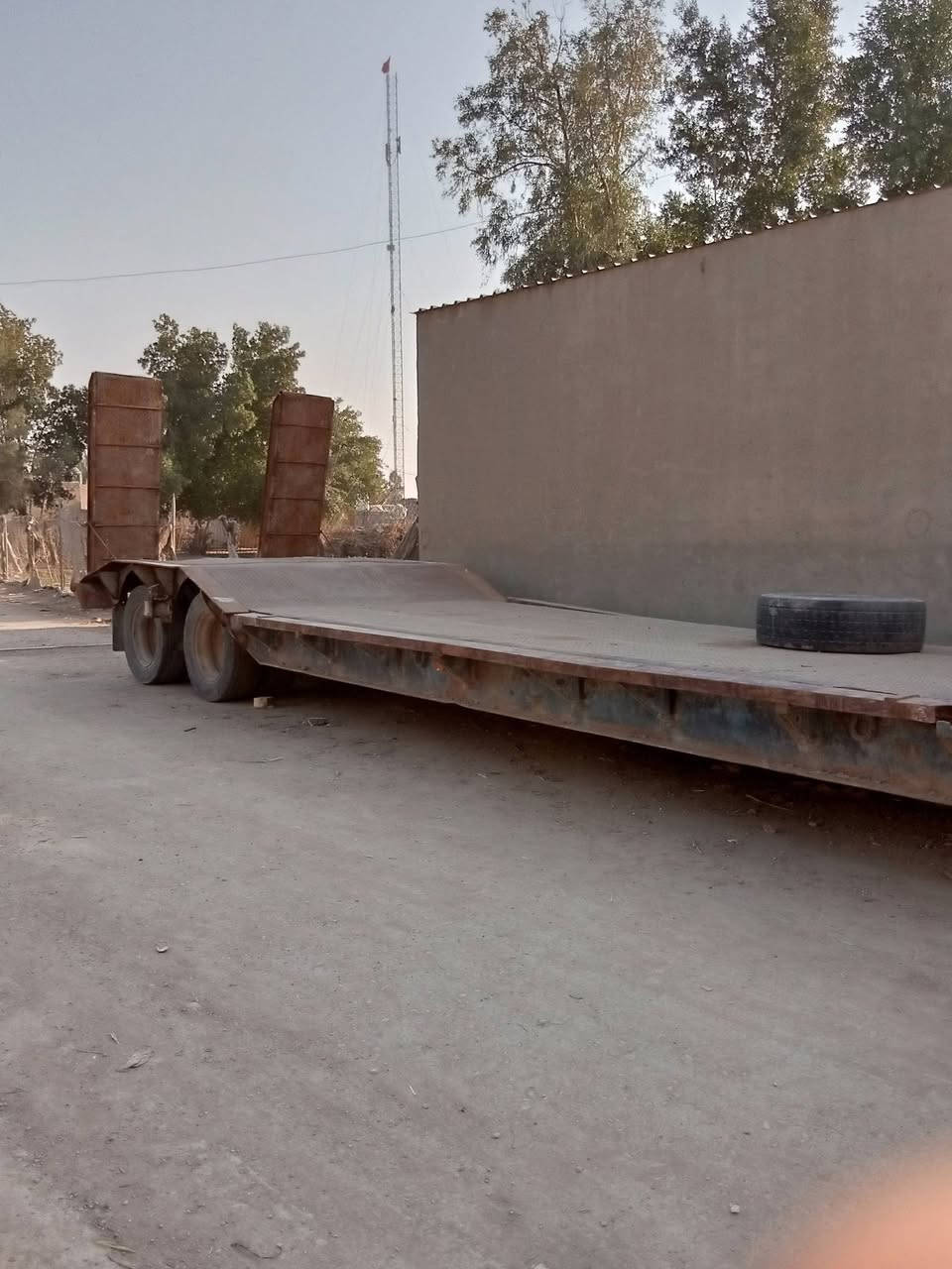 لودر نوع أمريكي ابو الحدبه طول 16هو وركبته للاستفسار الاتصال ***********
