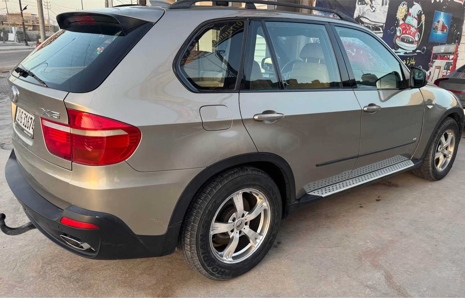 السلام عليكم 
للبيع او مراوس بصالون .2007  BMW x5  xdrive E70 4.8
جاهزه بدون ضرر عدا باب الخلفي الصغير بارد فقط 
 رقم سليمانيه سنويه 2029
شرط التحويل او وكالة 
المواصفات:
داتا شو سرعه وأعطال واتجاهات 
- كشنات كهرباء + تدفئة مع ذاكرة جهتين للمقاعد الأمامية
- گير كوبرا اوتو + عادي+سبورت
- تحكم كامل بالستيرن مع أوامر صوتية 
- بردات ع جامات البيبان الخلفية.
- لايت عدسه LED  اصلي
- انارة ترحيب -
- تبريد قطعتين منفصل ثلج 
- چوبلس خلفي
- حداديه جديد مسويه 
- دخول ذكي بدون مفتاح 
-هوك سحب خلفي 
السعر  115$ ورقة وبيه مجال للشراي أو المراوس حسب القناعة 
مكان السيارة :- بصره 
رقم الهاتف *********** شط العرب, البصرة
