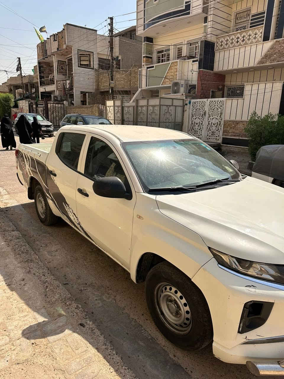 السلام وعليكم  مستوبيشي 2020 
L200
محرك وكير كفاله كير عادي 
السياره ناصيه مو عاليه 
ماشيه 150
السياره نضيفه وحلوووه عنواني بغداد البلديات وزيونه 
السعر 140وبيه مجال مستعجل 
***********شرط التحويل ماكو بيهج سعر ونضافه
