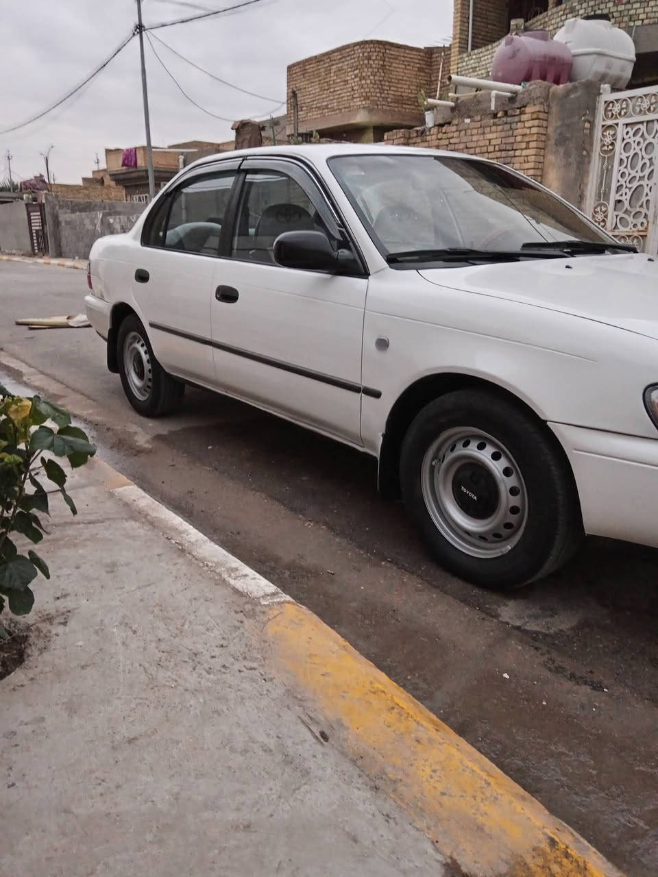 كورلا يسرا بلادي موديل ٩٣ سنويه لل٢٨ رقم واسط مصبوغه عام بدون ضربه مكينه وكير حاويه كهربائيات كلها تبريد شغال تخم تاير باور مشط جديد غرفه جديده مكانها واسط ***********
