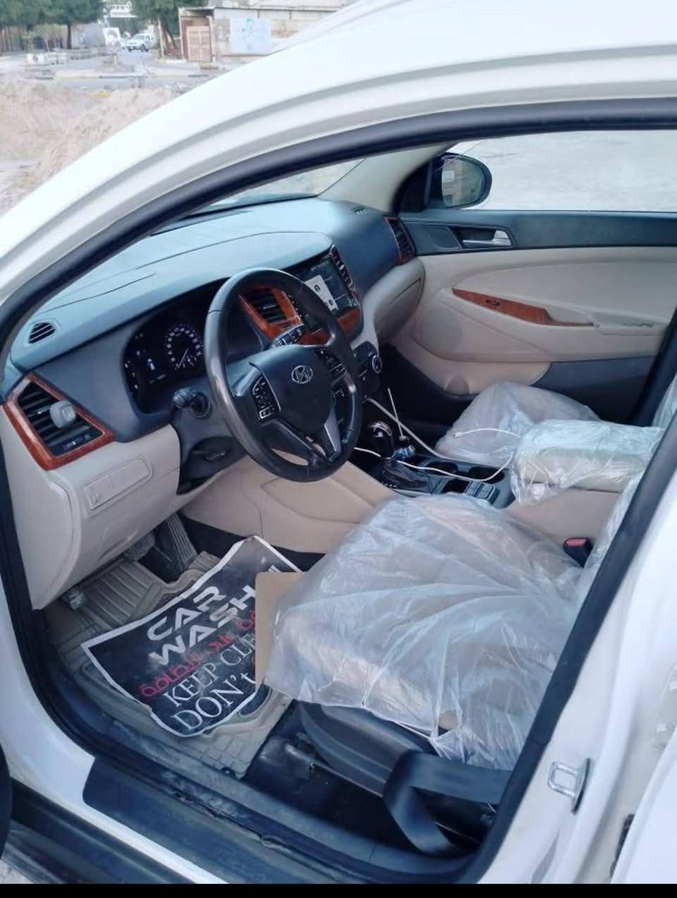 توسان 2017 للبيع
طخم تاير جديد
حدادية نظيفة
تبريد ممتاز 
سيارة كاملة من كلشي
السيارة ظايفلها منظومة غاز جديدة قبل 4 اشهر
يعني انسة صرف البانزين
وذا عاجبك تشيل المنظومة هاي بقت يم الشراي
بيها قطعتين صبغ جاملغ خلفي وباب
ب164 وبيها مجال للطيبين
شباب الشراي بياع لا يطب ويكسر السعر وتحياتي
*********** اتصال + واتساب
