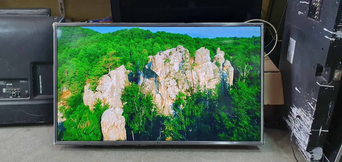 تەلەڤیزۆنی LG سمارت HDR قەبارە 43 مۆدێل LK6100PVA
2018 نرخی 180000 خاوێنە سەتەلایتی تێدایە لە هەولێرە
پەیوەندی بکەن بە واساپ و ڤایبەر *********** أربيل, العراق

