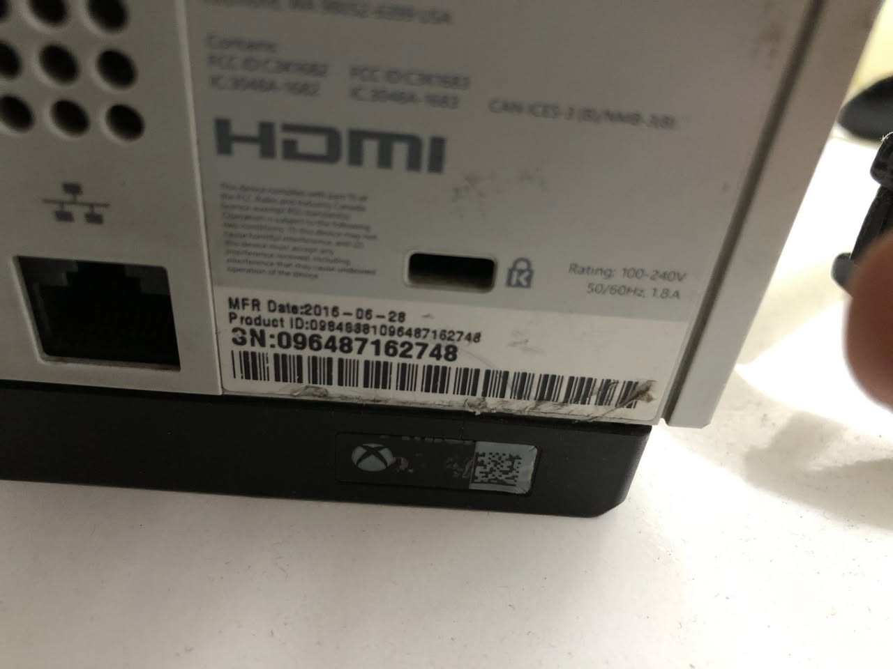 ‏السلام عليكم أحبتي إكس بوكس ون أس نظيف 99% ‏ما يحتاج اشرح لي كل شي موضح بالصور نظافته ‏مبينة سعرة 150 قابل للتفاوض للاستفسار واتساب ‏ ‏ ‏*********** من رخصة الإدمان￼ ‏الجهاز حسابين ‏مع ‏العاب كلها أسعارها غالية ويد واحدة ￼￼￼
