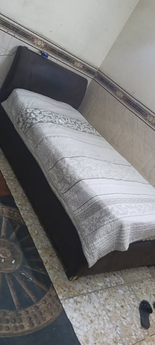 للبيع مكان بغداد العبيدي
كنتور 150 وبي مجال
ثلاجه الحمرة 150 نضيفه مال غرفه
جربايه ام المخزن 70 هبة ودوشكهة 
ثلاجه البيضه 125


**إذا كنت صاحب هذا الإعلان وتريد حذفه لأي سبب، رجاءا أرسل رسالة إلى الدعم الفني**