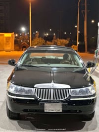 لينكولن تاون كار • ٢٠٠١ • ٨ سلندر