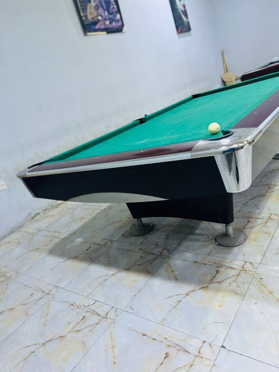 كوفي للبيع بنايه كامله المكان بعقوبه تقاطع الساده مع ميوزه باليارد نوع ويركه ونوع سوبر ماستر مع عارضة براد مع شاشه بلازمه مع ٢٠ كرسي واربع ميوزه مع ٧نراكيل مع ٥قنفات بيع شلع ] البنايه جانت اسواق كامله من سيراميك وسقف سندويج ١٠ قطع كل قطعه ١٢ متر نضيف كلش  كامله من سقف ثانوي لدات كهرباء نقاط 24 نقطه كهرباء ضفيره كهرباء ٣فيز    مع جامخانات مع كبنكات ٢ ترهم اسواق اومخزن بنص منطقه حي العبور بنايه جديده ونضيفه للبيع السعر مع كافة الملحقات 8 مليون ***********
