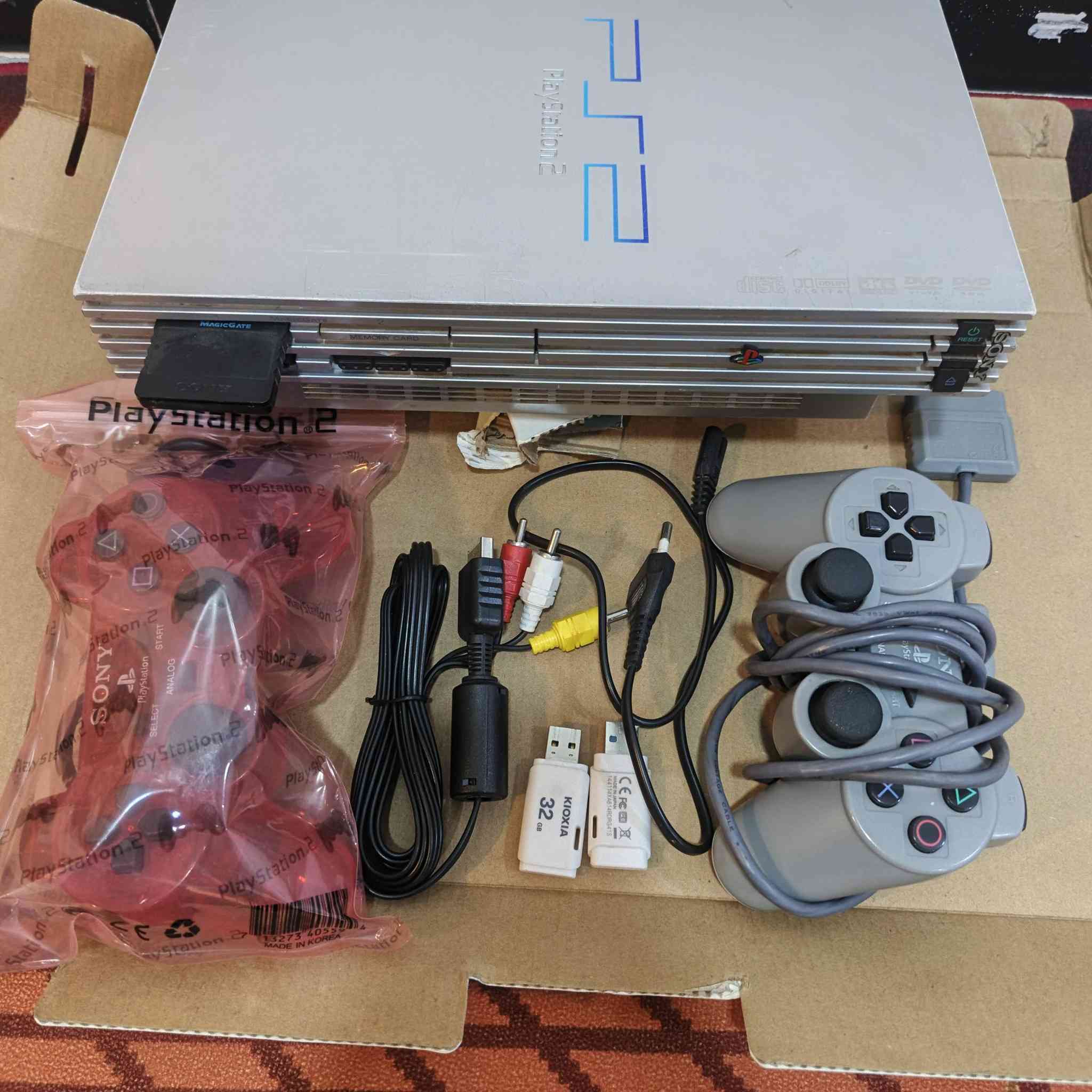 #سلام #عليكم #يوجد #جهاز #بلي #ستيشن 2 فات لون سلفر ملحقاته  كاملة ويا فلاشين بي اكثر من 50 لعبة الألعاب راح اعددهن الكم
1_Sega Genesis READ
2_SEGA 1IN25 READ
3_aibbaid2o13
4_AIad  Den
5_BASKLAT
6_BATTIE  FIELD  4
7_BLACK
8_bIow Out
9_CALL OF DUTY5
10_CONAN
11_Conspiracy
12_CRASH
13_EBH
14_EIite TAnk
15_G T A vice City
16_God of War II
17_GTA__v
18_HERACLE
19_HILKBTYR
20_gACKIE CHAN
21_KEIKOYUKAWA
22_kknnss
23_MARVEL__VS__CAPCOM2
24_medI of hnree3
25_METAL SLUG 3
26_Minecraft
27_ MortaI Kombat Deception
28_Motore Suzuki
29_ MR BEAN
30_ninga bread 
31_Panzer Dragon
32_PES 2023
33_PooI
34_Road__Rash
35_ROBN HOOD 2
36_RumbIe__Racin
37_SILENT SCOPE 3
38_SILENT 222
39_SNIPER 2
40_SONIC SHADOW
41_SPider M an
42_Suzukimotors
43_ TANNED
44_TARZAN
45_Taxi Craize
46_ TEKKEN 3
47_ Track Race
48_Winning EIeven12 Saudi READ
49_XENA
50_ 49 2010 
51 _2011 NEWS
52_BATMAN
53_BEN 10 3
54_ COUL  CALI BUT
55_fifa street 2
56_Fifastreet 1
57_fifa333
58_ PES 2006
59_Pro EvoIution Soccer 2009 (USA) 
60_ Pro EvoIution Soccer 6 (Europe) 

الجهاز سعره 65 الف مع التوصيل داخل بغداد للاستفسار رقمي *********** عنواني بغداد الكرخ منطقة علي الصالح قرب الإسكان والطوبجي
