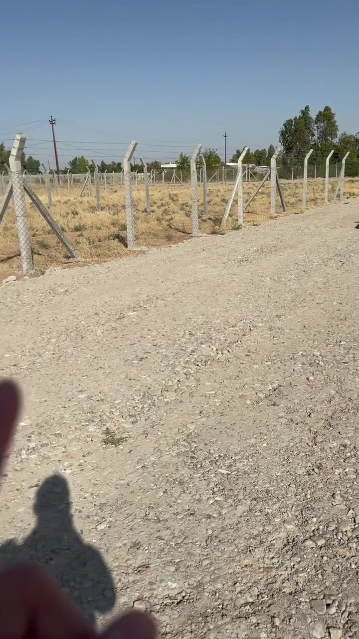 كل قطعه مساحته ٦٠٠ متر
***********
