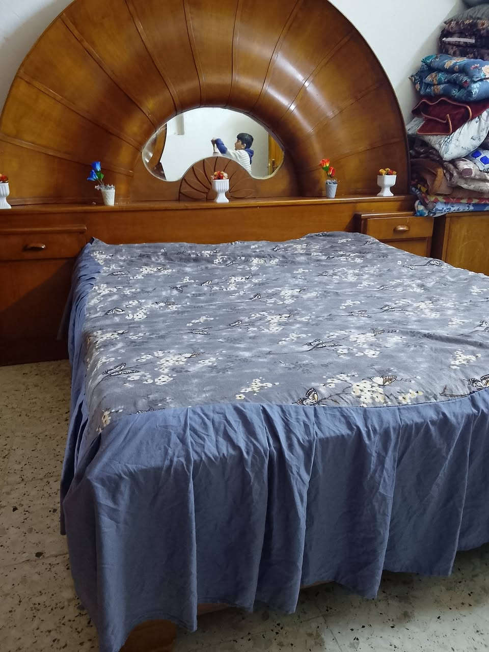 السلام عليكم غرفه للبيع صاج عراقي مكان مدينه الصدر رقم الهاتف ***********
