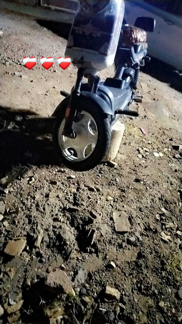 دراجه شحن حجم 14 بطاريات جديده السعر مالتها 175 وبيها مجال مكاني سبع البور تواصل عن هذا الرقم *********** فقط واتساب
