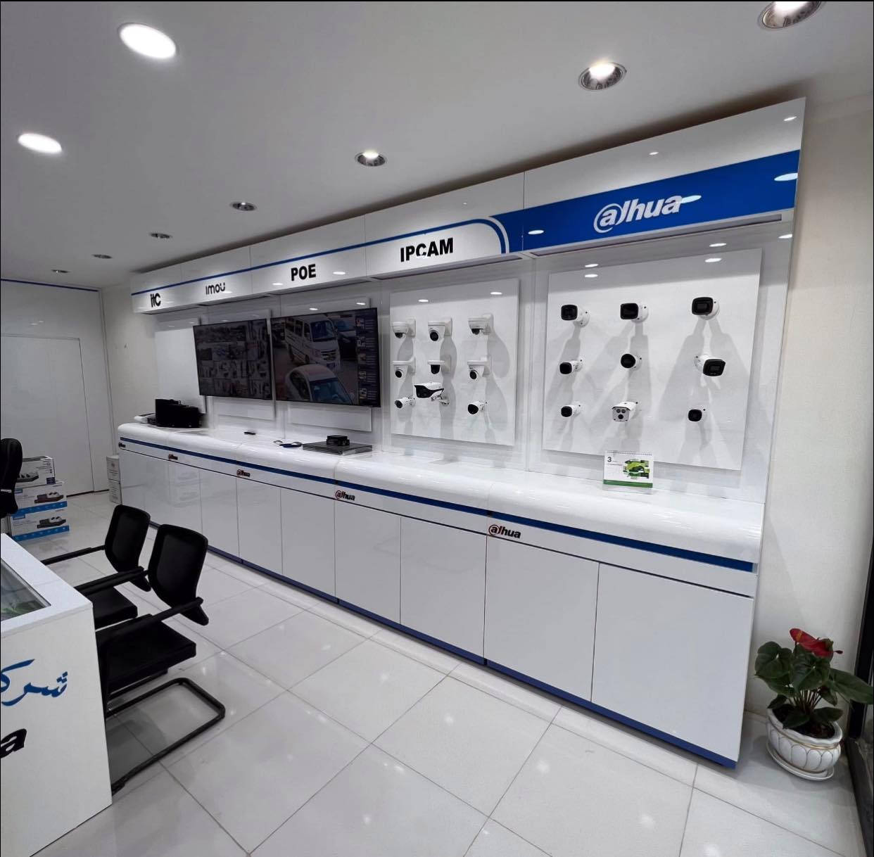 للبيع 
ديكور فاترينات  طول ٦ م. عمق ٥٠سم. 
تصميم شركة داهوا  الرسمي
للاستفسار او طلب تفاصيل اكثر الاتصال 
على ***********
