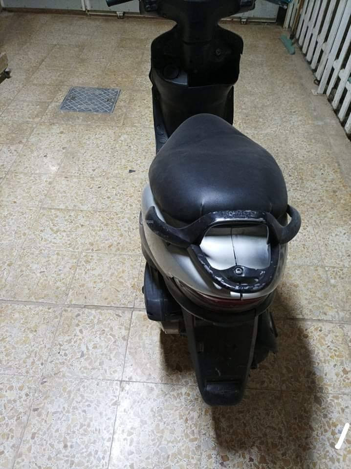 السلام عليكم شباب 
للبيع دراجة كامكو G3 شغاله وجاهزه
محرك 150 cc قبل شهرين مصعدي مال رمبه
كهربائيات كلها شغاله نضافتها شوفت عينكم
وسعرها مناسب عنواني نجف كوفه
اي سئال او استفسار اتصال على الواتس اب ***********
