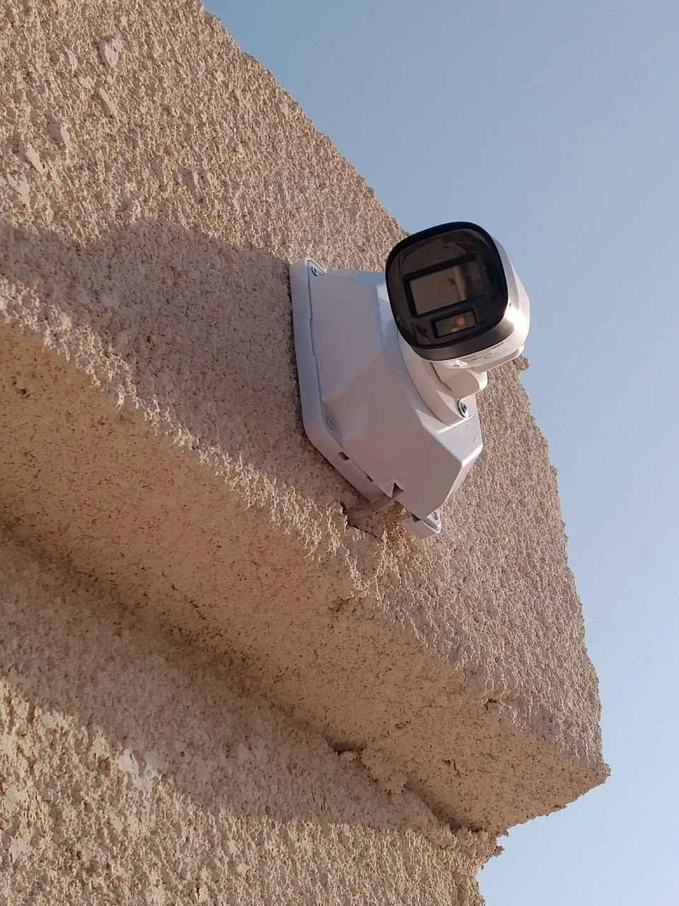 الأمان يبدأ من هنا 🔐
راقب كل زاوية… واطمئن على ممتلكاتك على مدار الساعة 📹
كاميرات مراقبة عالية الدقة مع عرض مباشر متعدد القنوات،
وضوح نهاري وليلي، وزوايا تغطية ذكية تضمن لك راحة البال.
✔️ حماية مستمرة
✔️ متابعة فورية من شاشة واحدة
✔️ تصميم قوي يتحمّل الظروف الخارجية
لأن أمانك لا يقبل المساومة… اختر الحل الذكي للمراقبة.
📞 رقم الهاتف: ***********
💬 التواصل: واتساب أو مراسلة الصفحة مباشرة
⏰ متوفرون للرد على جميع الاستفسارات
