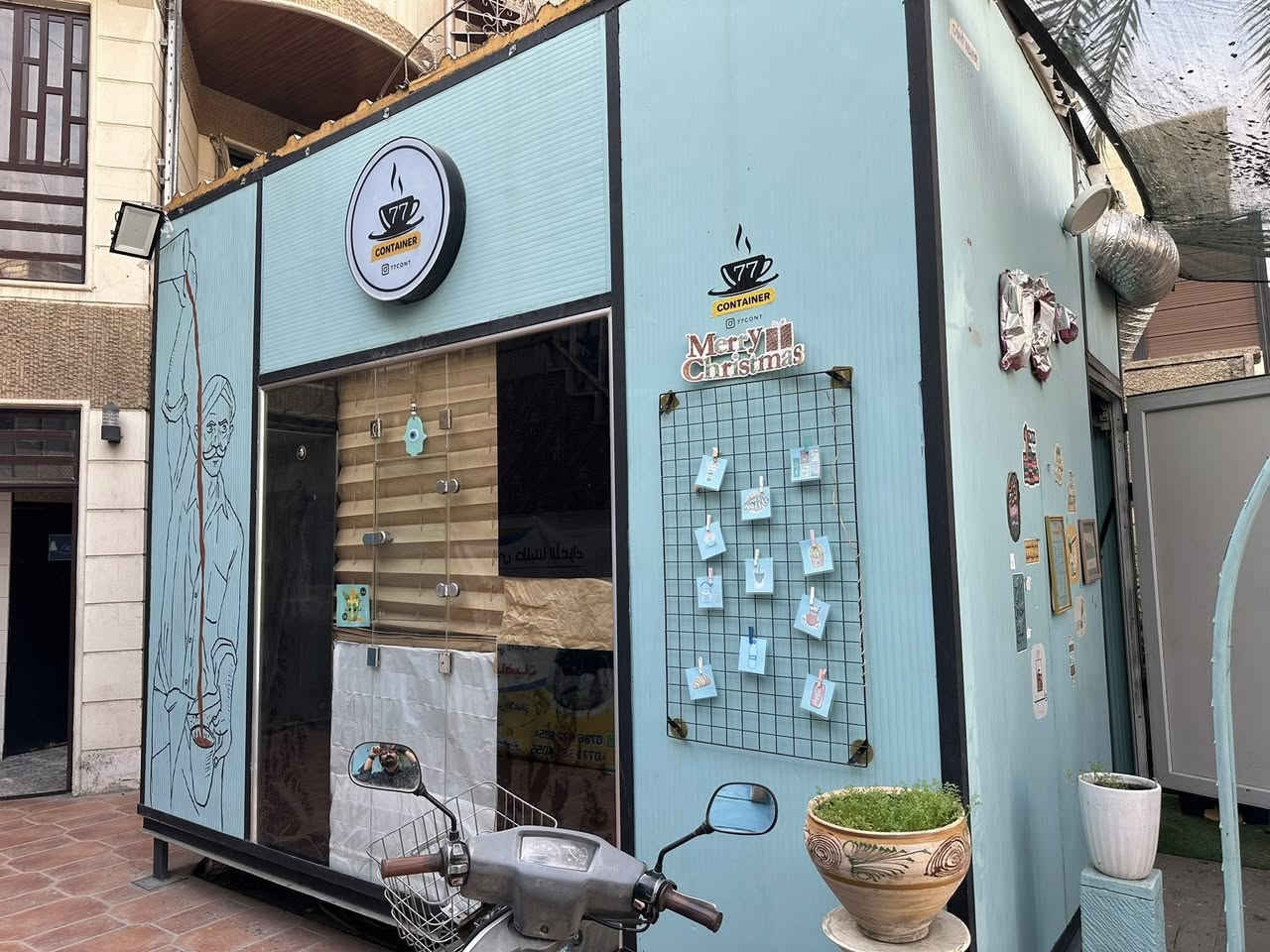 كرفان للبيع
كرفان 3x4 للبيع نظافه 9‎0‎%‎ ينفع لمشروع كافيه او كافتريا او مطعم يحتوي على ميز غذائي وميز عادي وفاترينه زجاجيه مجهز كهربائيات واناره 
للتواصل ***********
السعر المطلوب 1750
