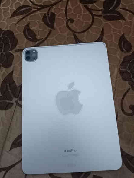 سلام عليكم يوجد ايباد 11برو جهاز جديد نسبه بطاريه 91 كلشي شغال بي هذا خط يروح ويرجع فيس ايدي شغال كلشي شغال مابي اي خلل ذكرة 256مكاني بابل مسيب كل غراضه موجودة سعر 650بي مجال قليل هذا رقمي ***********
