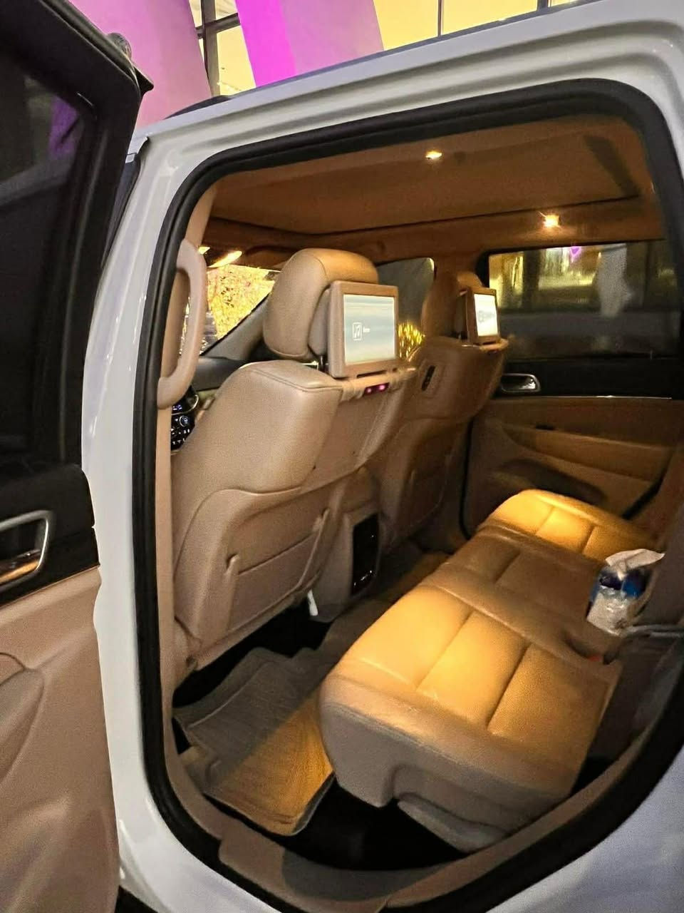 خليجي 2019 Jeep Grand Cherokee Limited Plus . 

*ملاحضة السيارة مكفولة عدى (تعديل pdr على كد شبر بشفة البونيد + ٤ رصعات صغيرة  حالوب)
*تخم تاير جديد - بطاريات جديدة 
*السعر 31000$


**إذا كنت صاحب هذا الإعلان وتريد حذفه لأي سبب، رجاءا أرسل رسالة إلى الدعم الفني**