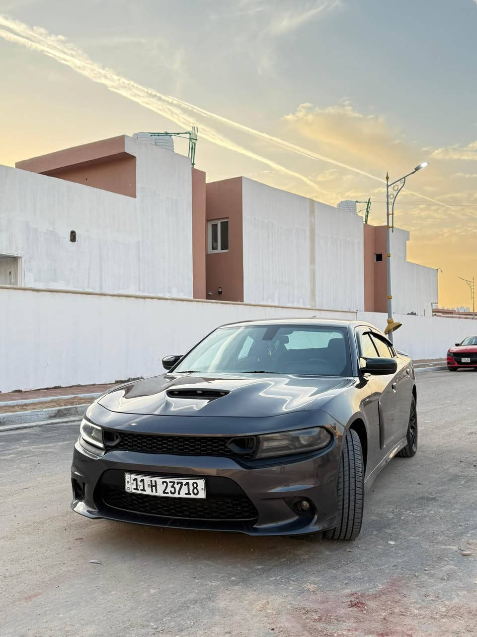 جارجر 2018 sxt plus 
شاشة جبيرة كار بلي 
كشنات حظن تدفئة  
مكينه كير كفالة 
حدادة جديدة امامي وخلفي 
طخم تاير جديد 
محدث srt كت اصلي درجة اولى 
حادث امريكا بس دعامية 
وبالعراق صار بيها مكانات صبغ صغار مثل ما موضح بالصور بالاضافة الى الجاملق الخلفي بي صبغ همين بدون قطرة دواخل لا شواصي ولا لغود كلهن سليمات 
رقم بغداد بأسمي 
ماشية 118 الف 
*********** ابو الخصيب, البصرة
