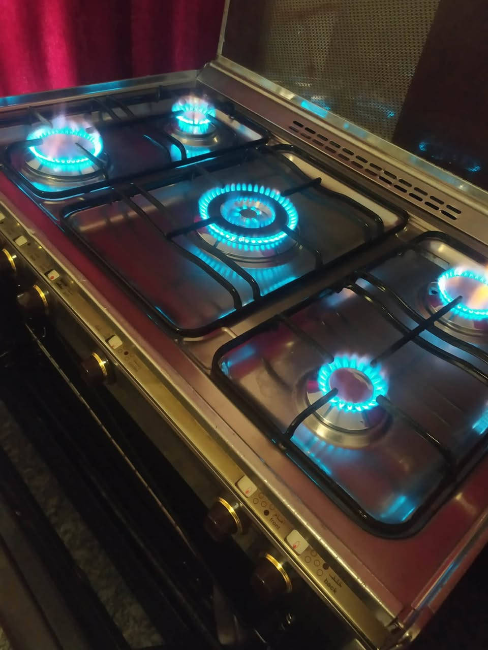 السلام عليكم طباخ مصري كريازي فول نضافه داخل خارج فران ونار تجي تفحص وتأخذ العنوان بابل مركز ***********
