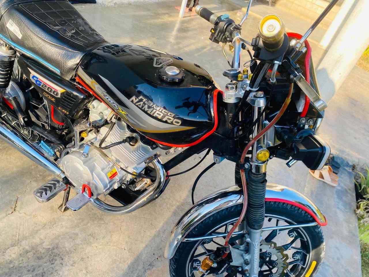 السلام عليكم دراجه البيع نظيفة مكفوله من كلشي نامه برو هونزدة باب الول 2025محرك 200ccc الشراي يتصل *********** مكاني حمرين السعر اتصل  واتساب  وتدلل
