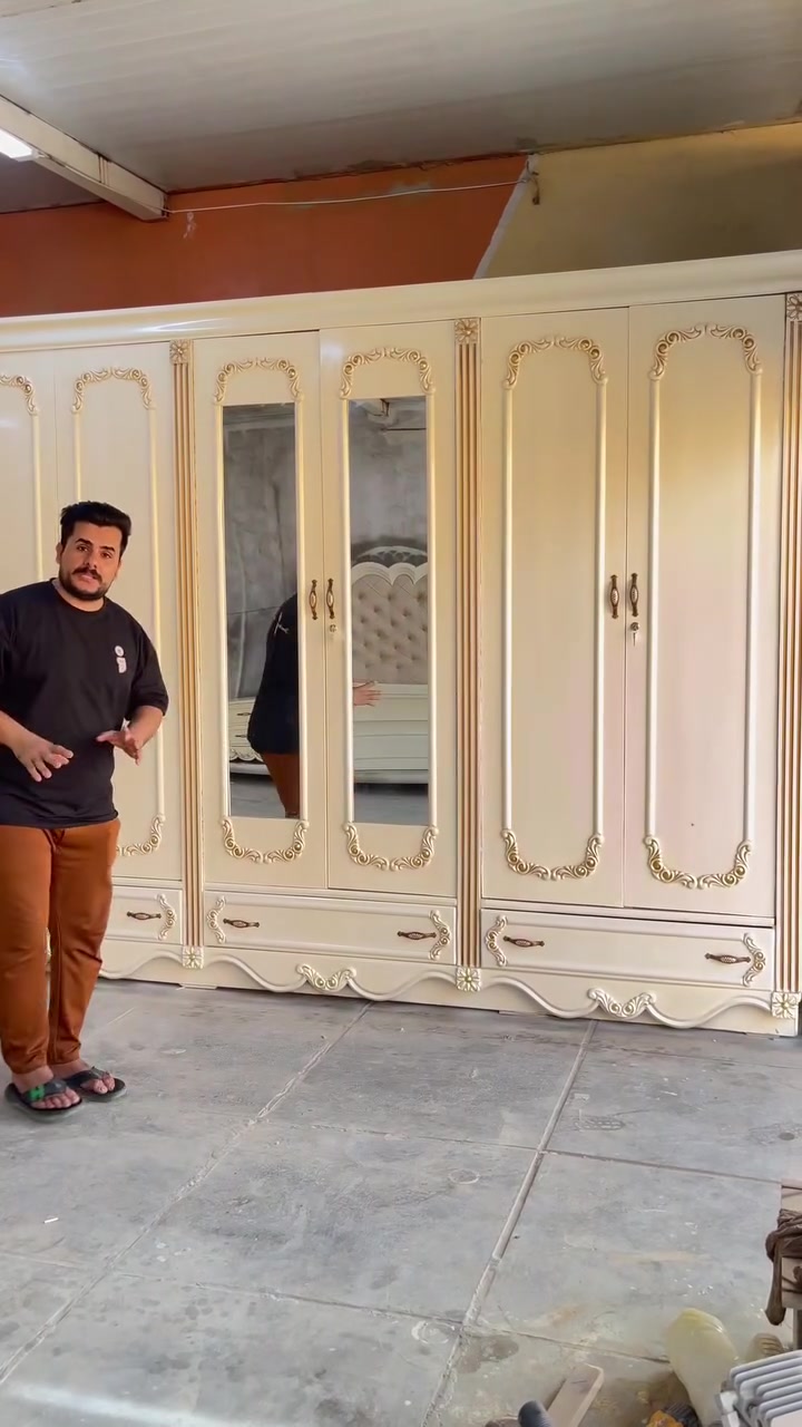 غرفه شغل عراقي تصميم تركي حطاطه درجه أولى استخدام قليل نضافه فوول اي استفسسار واتساب ***********
