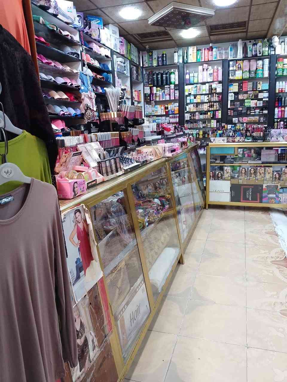 السلام عليكم...
محل للبيع 

حي الرفاعي 

سايدين القسم

قرب تيم مارت

قريب ع القسم عمارة الطالب 

كوزمتك الوسام 2 

بيع فقط سقوف ومبردات 
وجام خانه

التواصل ع رقم :***********
