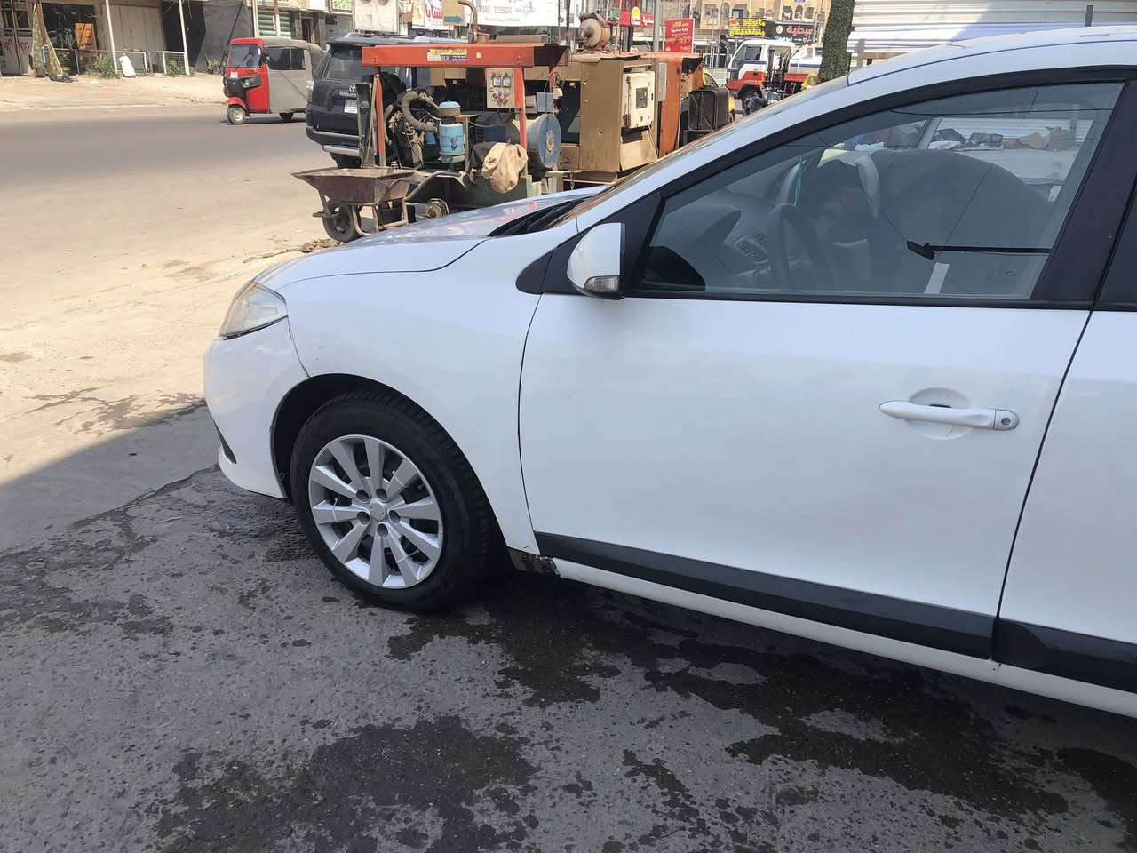 سلام عليكم للبيع رينو فلونس موديل ٢٠١٥ سياره مكفوله من ضربه ومن صبغ تبريده شغال خير من الله مكينه وكير نيسان صني رقم اربيل سياره نضيفه العنوان بغداد الكرخ***********
السعره ٧٥ ورقه وبيه مجال
